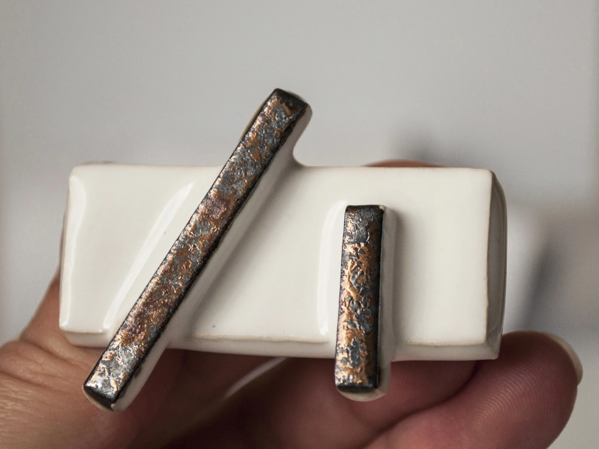 contemporary shiny brooch intersection clayometry