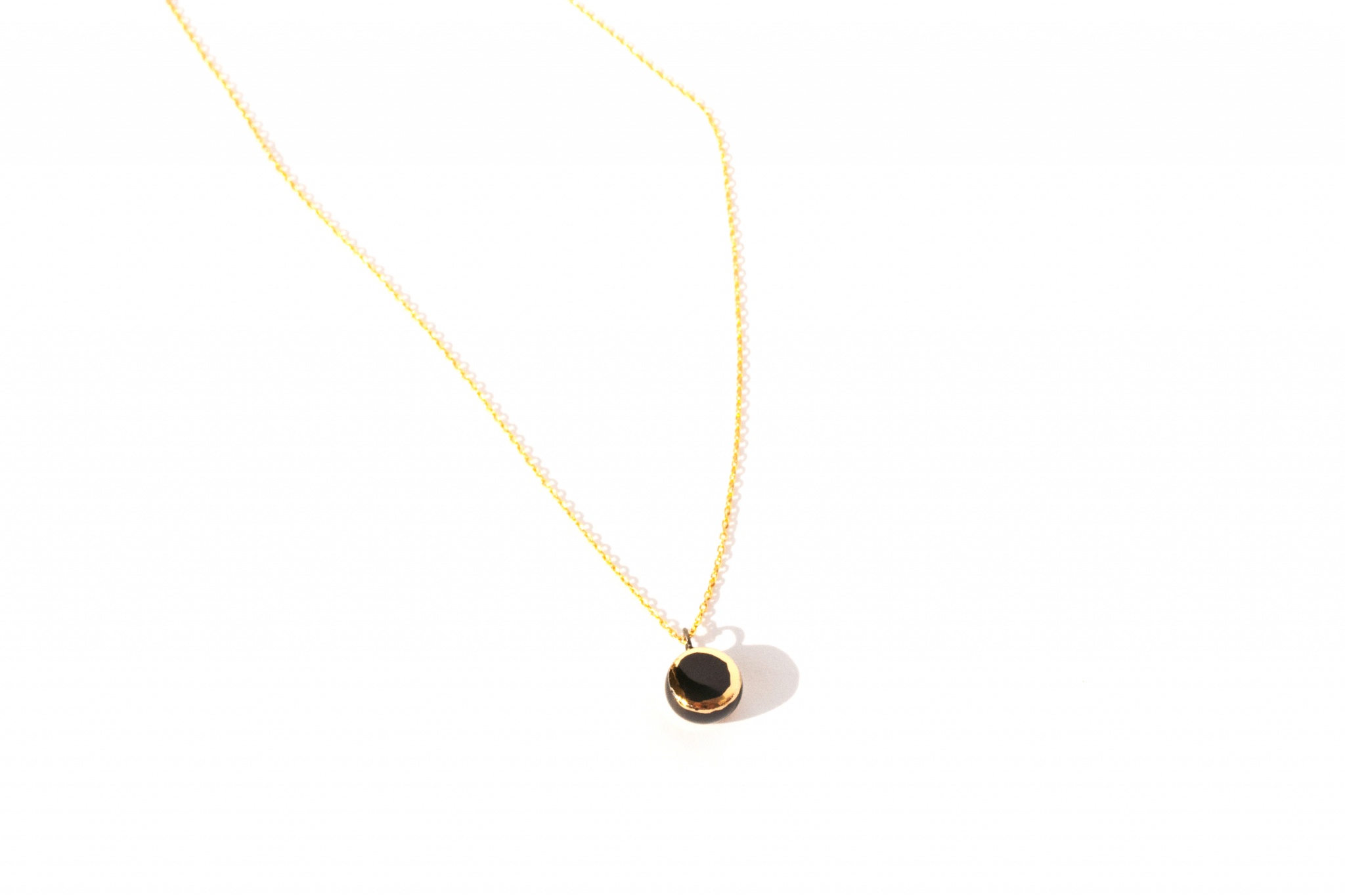 minimalistinis keraminis pakabutis golden aureole clayometry
