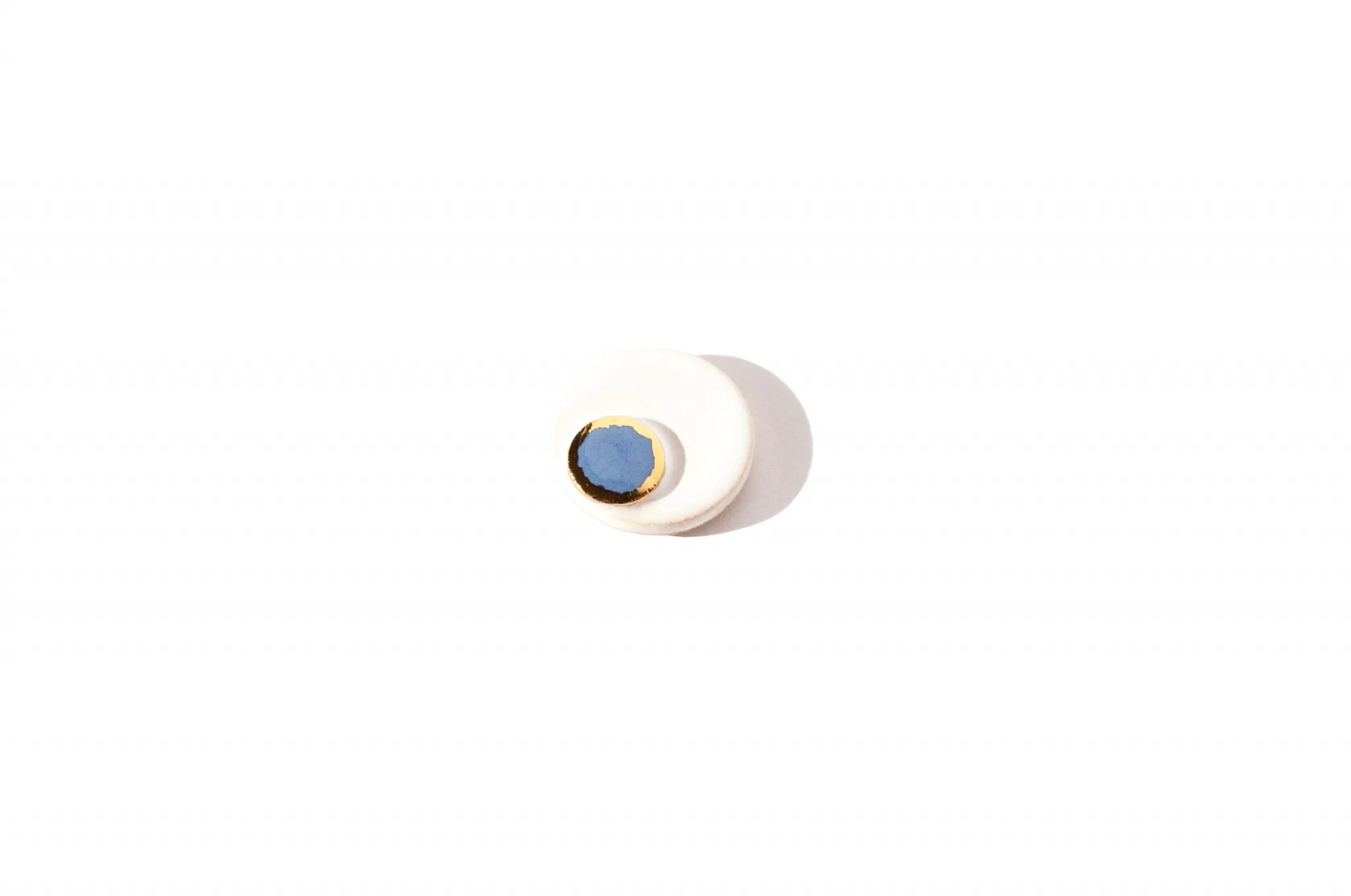 minimalist brooch with gold satellite clayometry