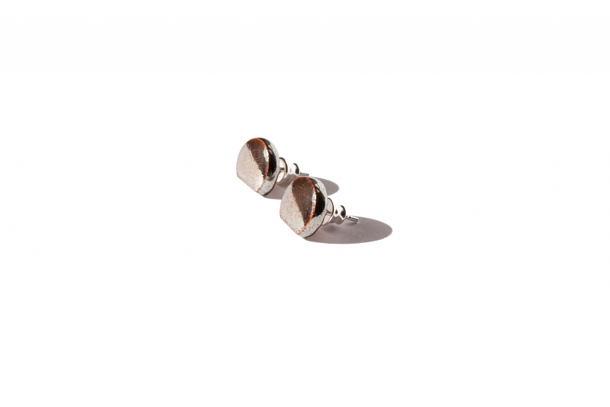 small shiny surface earrings d-shape s clayometry