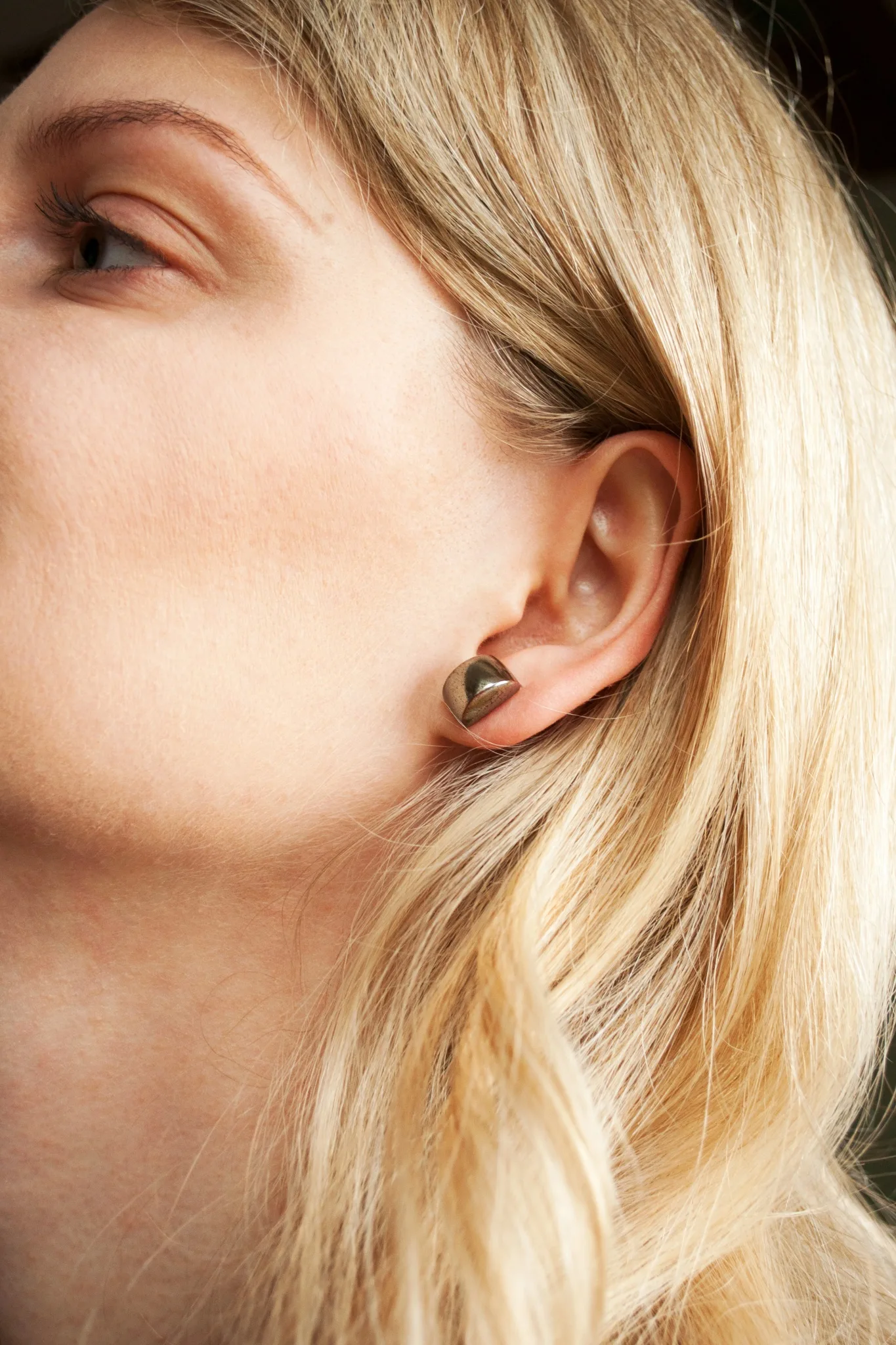 minimal shiny ceramic earrings boat clayometry